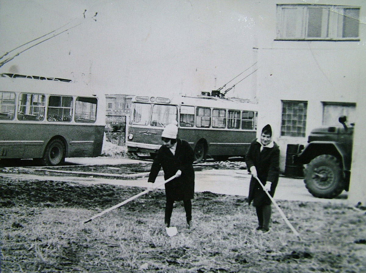 Томск, ЗиУ-5Г № 15; Томск — Исторические фотографии; Томск — Троллейбусное депо