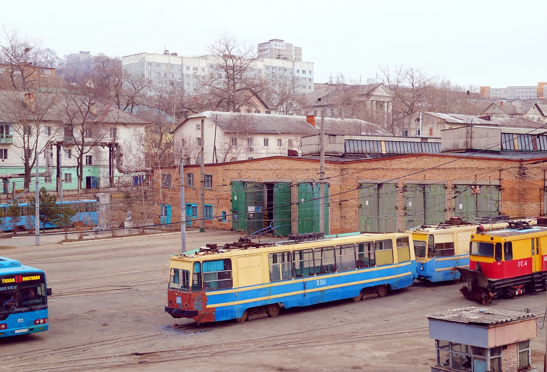 Vladivostok, 71-132 (LM-93) č. 306 Vladivostok, 71-132 (LM-93) č. 306