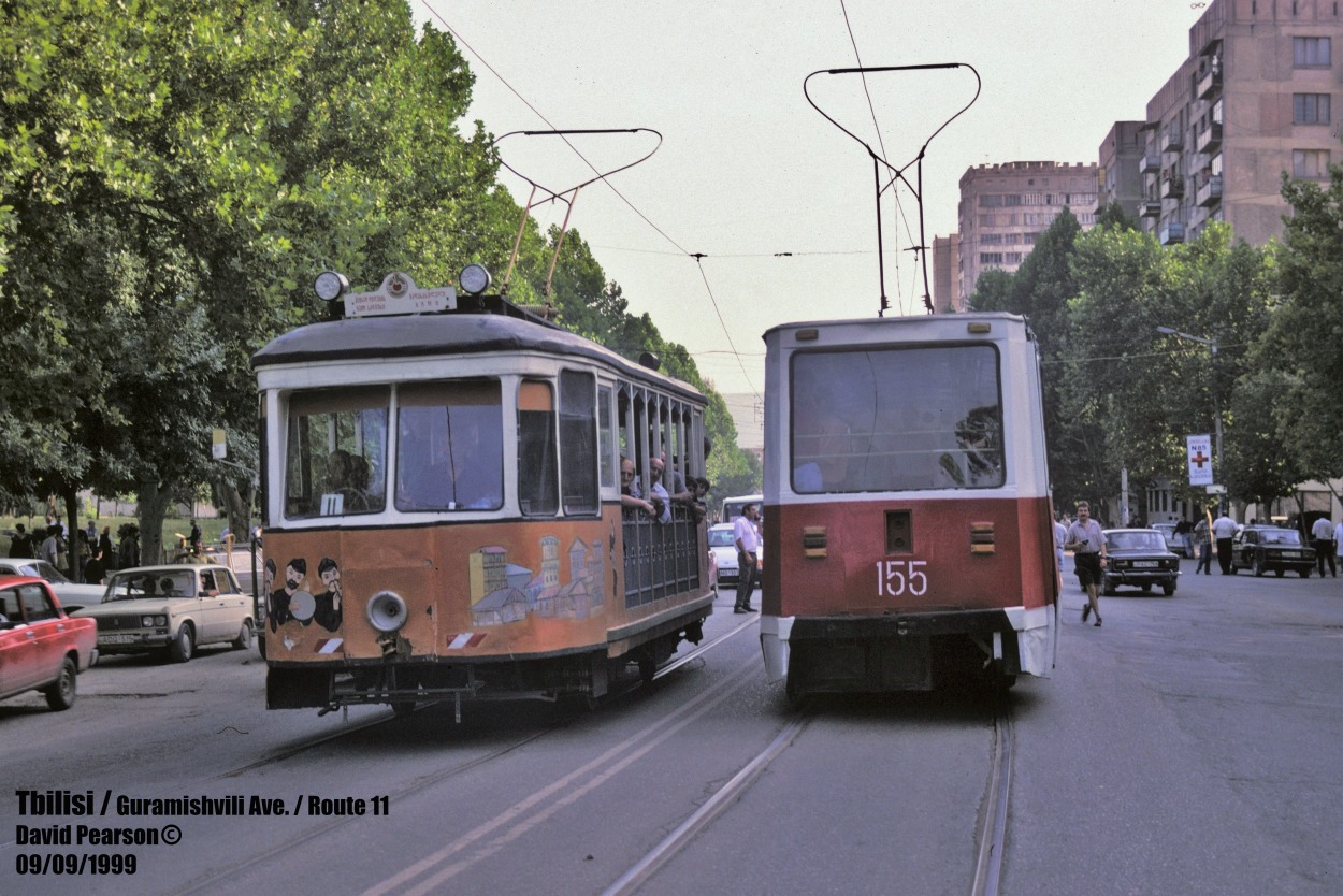 Tbilisi, KTM-2 č. 100; Tbilisi, 71-605 (KTM-5M3) č. 155