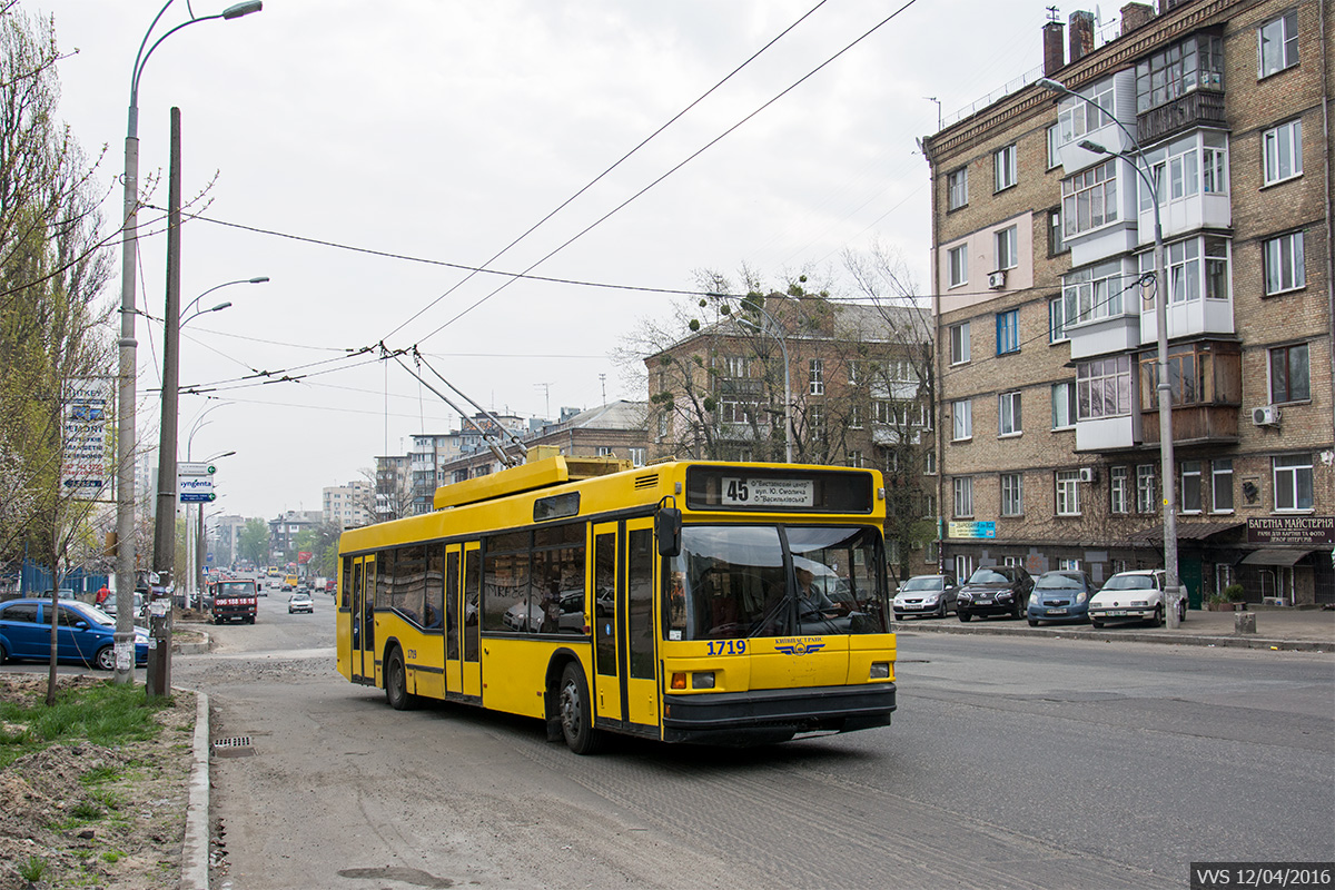 Киев, МАЗ-103Т № 1719