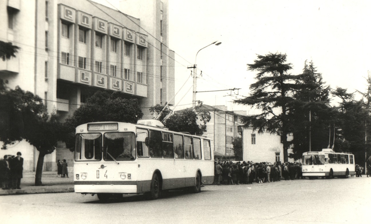Зугдиди, ЗиУ-682В [В00] № 04; Зугдиди, ЗиУ-682В [В00] № 05; Зугдиди — Разные фотографии