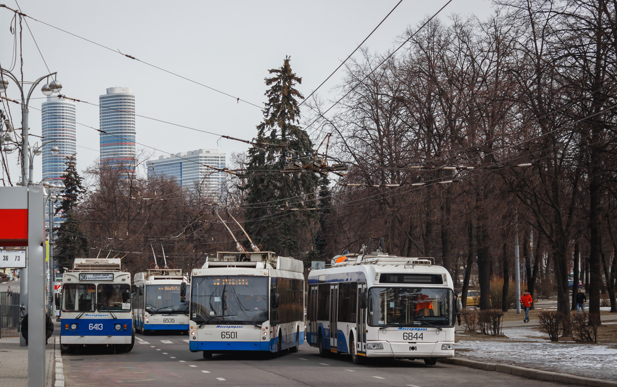 Moskva, ZiU-682GM1 (with double first door) č. 6413; Moskva, Trolza-5265.00 “Megapolis” č. 6501; Moskva, BKM 321 č. 6844