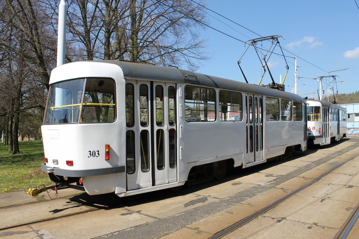 Мост ― Литвинов, Tatra T3M.3 № 303