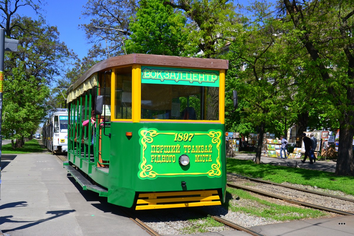 Днепр, Двухосный моторный вагон № 001
