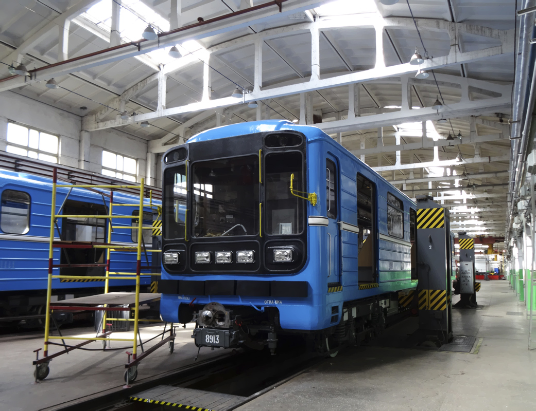 Екатеринбург, 81-717.5 (ЛВЗ/ВМ) № 8913