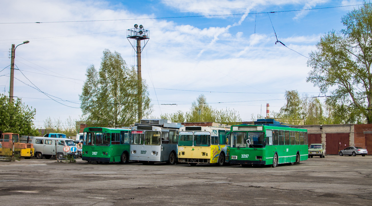 Новосибирск, ЗиУ-682Г-012 [Г0А] № 3197; Новосибирск, СТ-682Г № 3217; Новосибирск, ЗиУ-682В-012 [В0А] № 3252; Новосибирск, ВМЗ-5298.00 (ВМЗ-375) № 3297