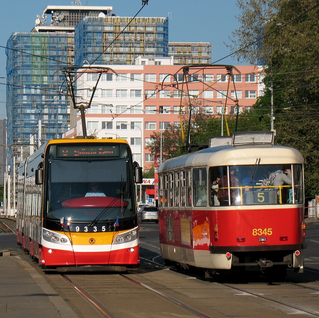 Прага, Škoda 15T4 ForCity Alfa Praha № 9335; Прага, Tatra T3R.P № 8345