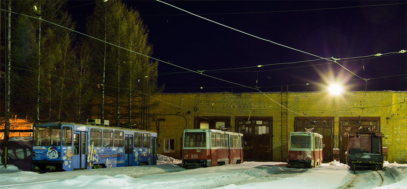 Нижний Тагил, 71-402 № 38; Нижний Тагил, 71-605А № 108; Нижний Тагил, 71-605 (КТМ-5М3) № 86; Нижний Тагил, ТС-1 № 122