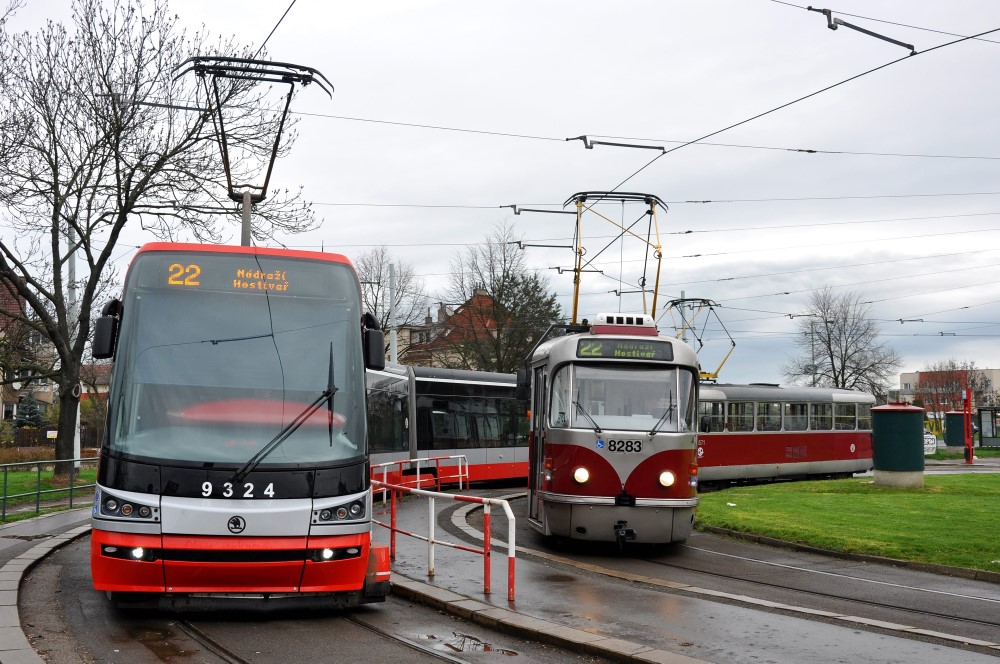 Прага, Škoda 15T3 ForCity Alfa Praha № 9324; Прага, Tatra T3R.PLF № 8283