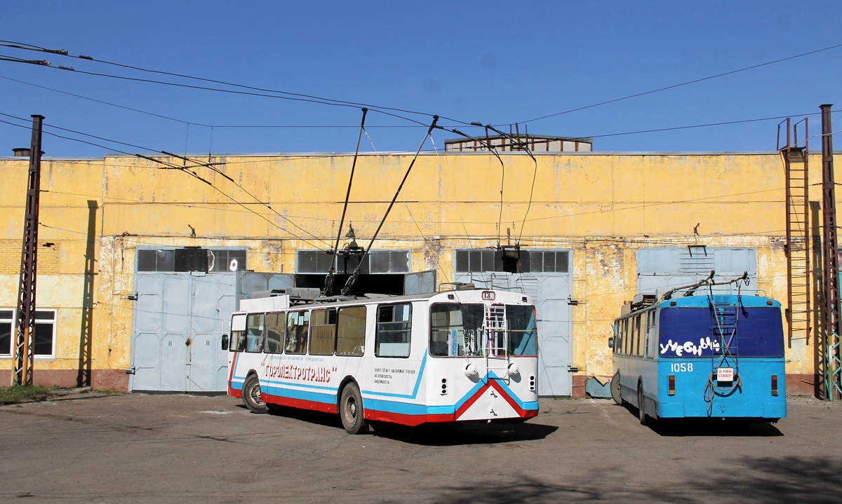 Krasnojarsk, ZiU-682 GOH Krasnoyarsk č. 2122; Krasnojarsk, AKSM 101 č. 1058