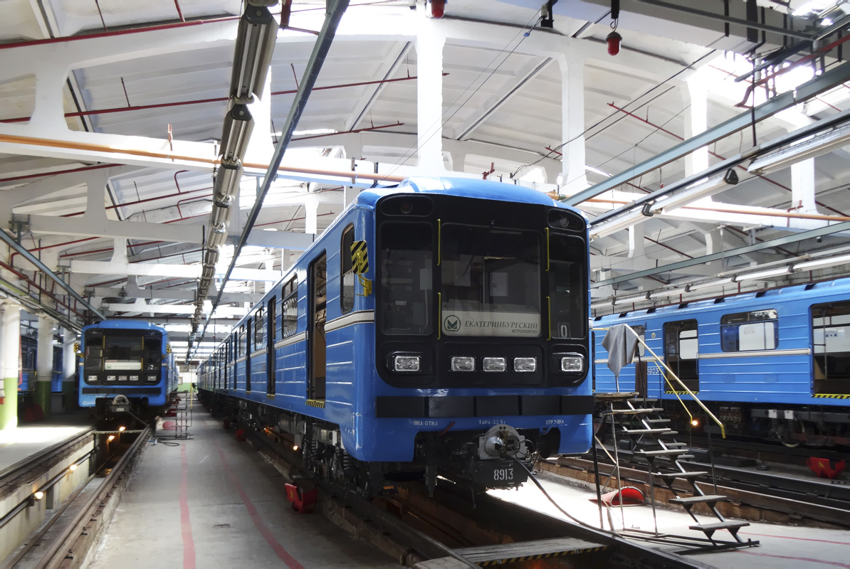 Екатеринбург, 81-717.5 (ЛВЗ/ВМ) № 8913