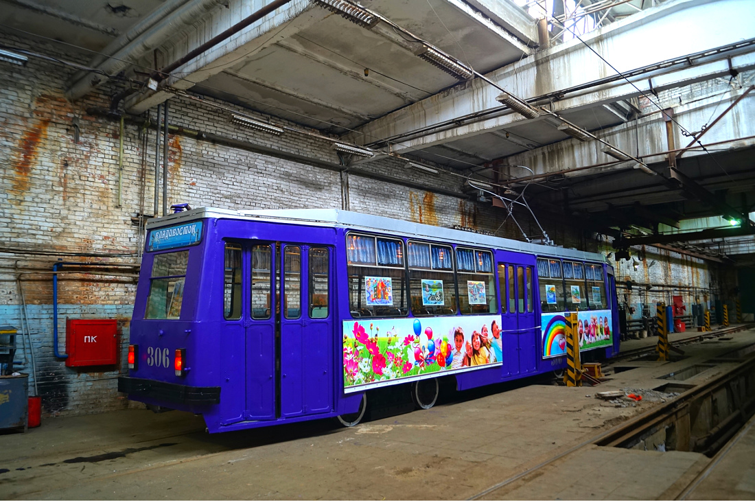 Владивосток, 71-132 (ЛМ-93) № 306; Владивосток — Тематические трамваи