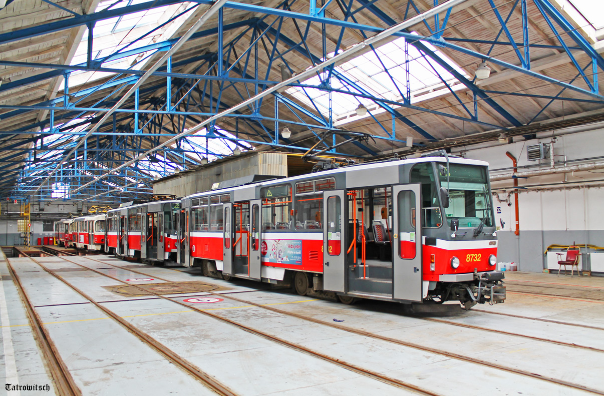 Прага, Tatra T6A5 № 8732; Прага — Трамвайные депо Прага, Tatra T6A5 № 8732; Прага — Трамвайные депо