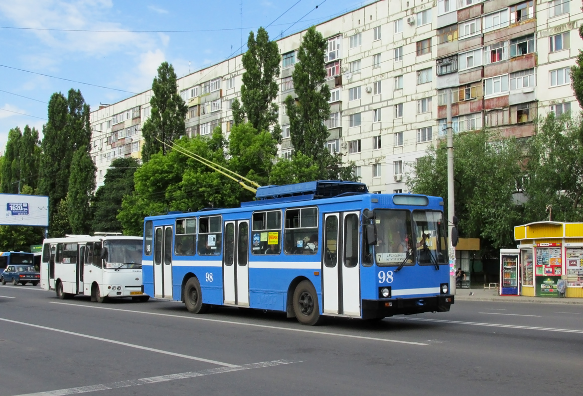 Полтава, ЮМЗ Т2 № 98