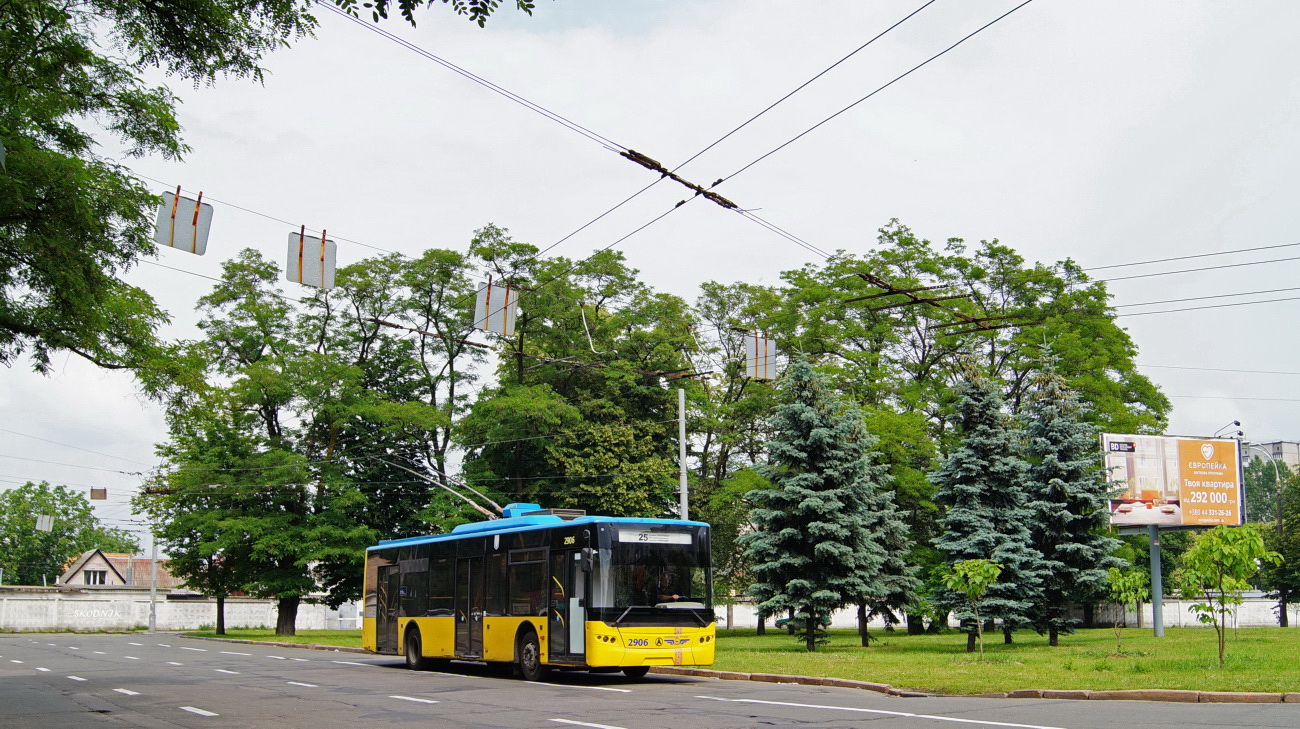 Kyjev, LAZ E183D1 č. 2906 Kyjev, LAZ E183D1 č. 2906