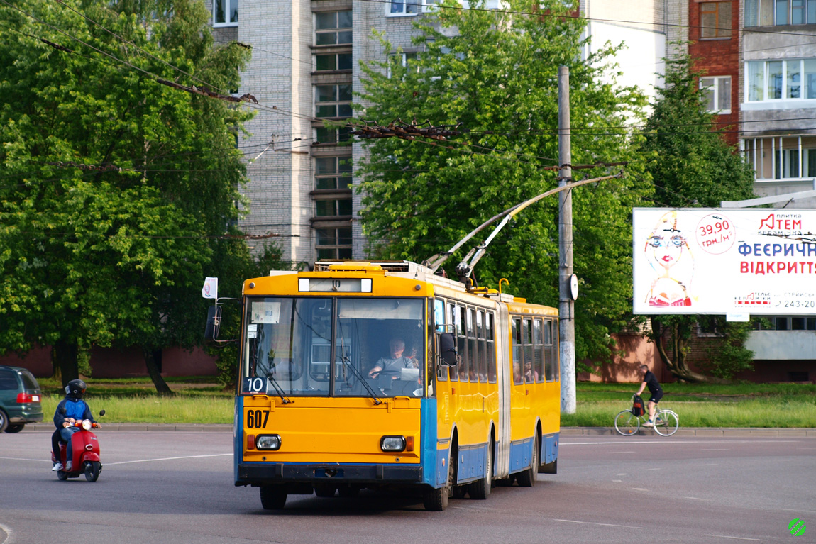 Львов, Škoda 15Tr03/6 № 607