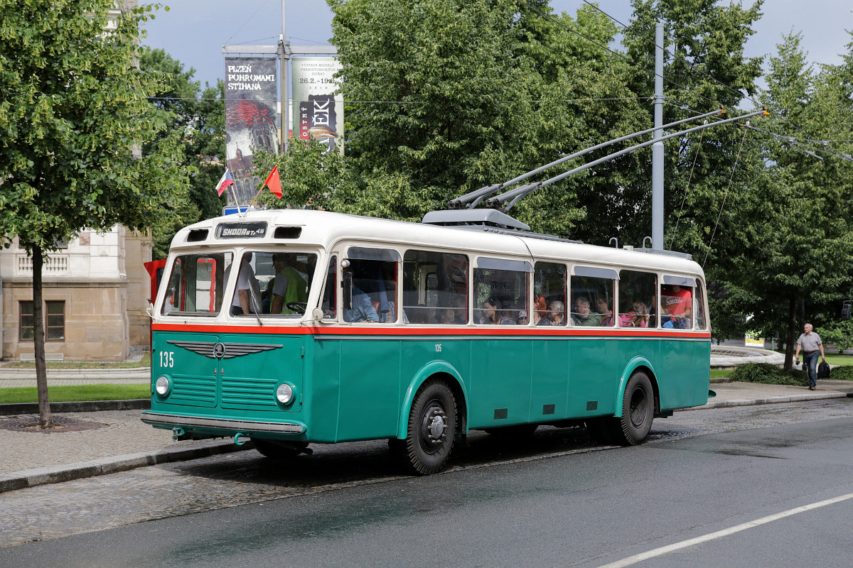 Брно, Škoda 6Tr2 № 135; Пльзень — 75 лет троллейбусного движения в Пльзени