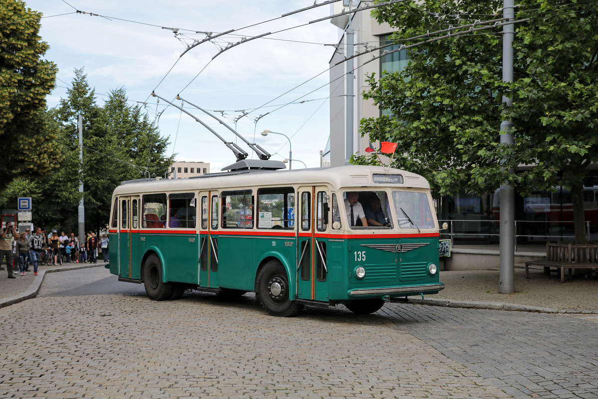 Брно, Škoda 6Tr2 № 135; Пльзень — 75 лет троллейбусного движения в Пльзени