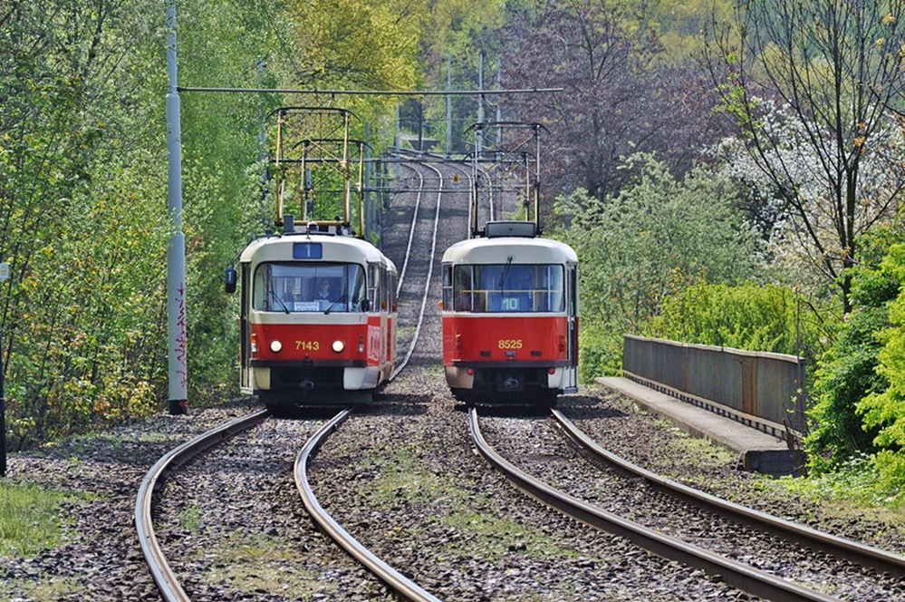 Прага, Tatra T3SUCS № 7143; Прага, Tatra T3R.P № 8525