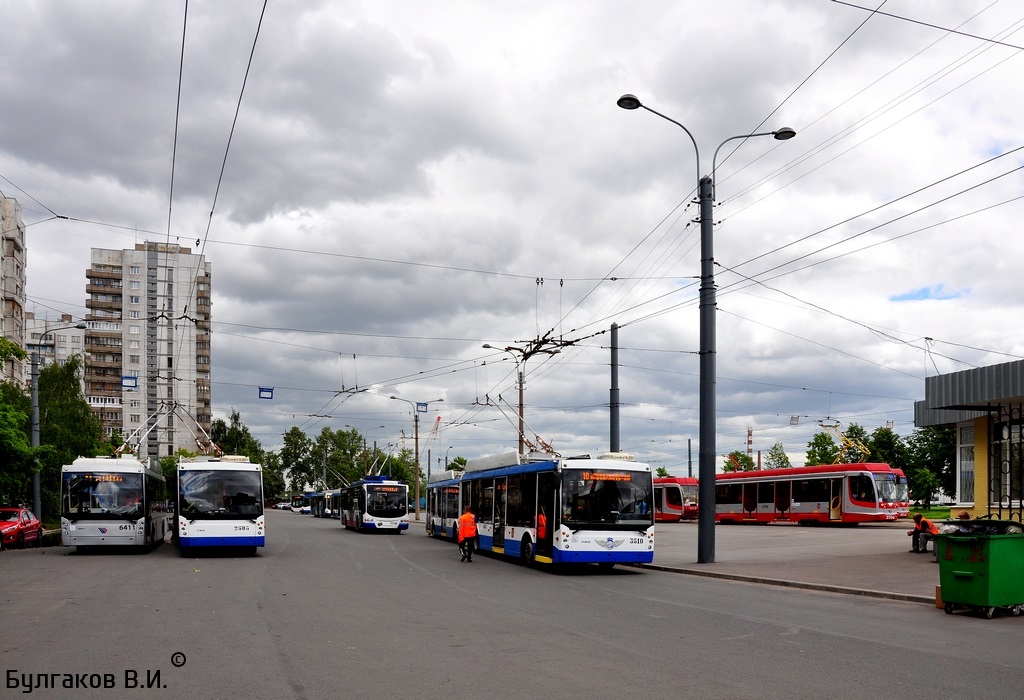 Санкт-Петербург, Тролза-5265.00 «Мегаполис» № 6411; Санкт-Петербург, Тролза-5265.00 «Мегаполис» № 2503; Санкт-Петербург, Тролза-5265.00 «Мегаполис» № 3510; Санкт-Петербург — Конечные станции и разворотные кольца