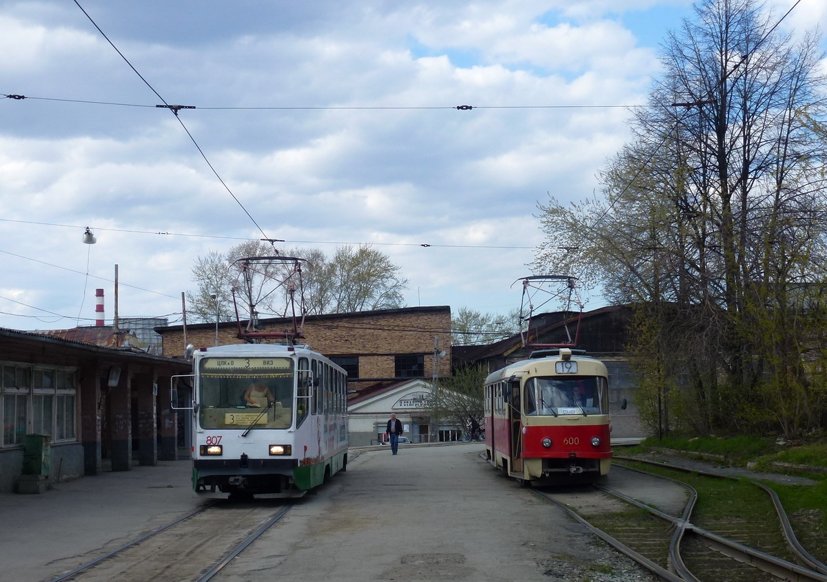 Jekaterinburg, 71-402 № 807; Jekaterinburg, Tatra T3SU № 600; Jekaterinburg — Terminal stations Jekaterinburg, 71-402 № 807; Jekaterinburg, Tatra T3SU № 600; Jekaterinburg — Terminal stations
