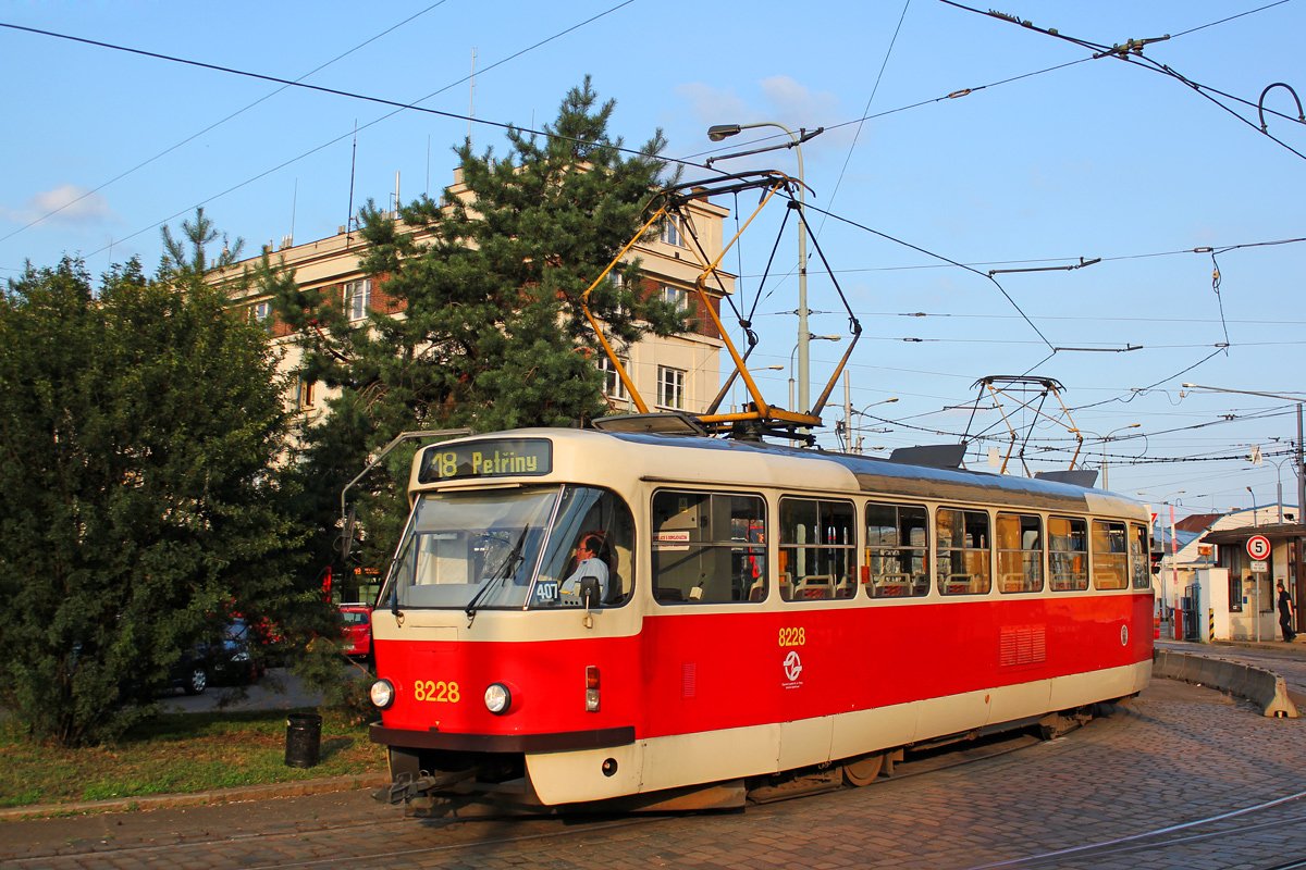 Прага, Tatra T3R.P № 8228
