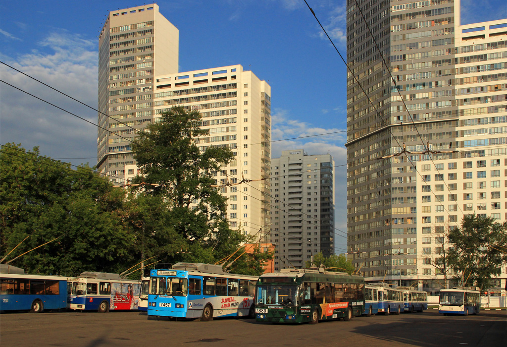 Moskva, BKM 321 č. 7880 Moskva, BKM 321 č. 7880