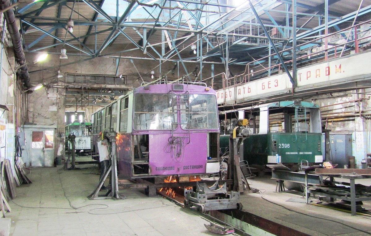 Szevasztopol, ZiU-682V-012 [V0A] — 2329; Szevasztopol, ZiU-682G [G00] — 2396