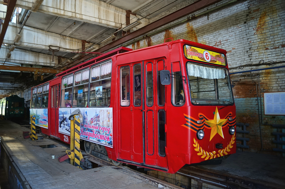 Vlagyivosztok, 71-132 (LM-93) — 320; Vlagyivosztok — Theme trams