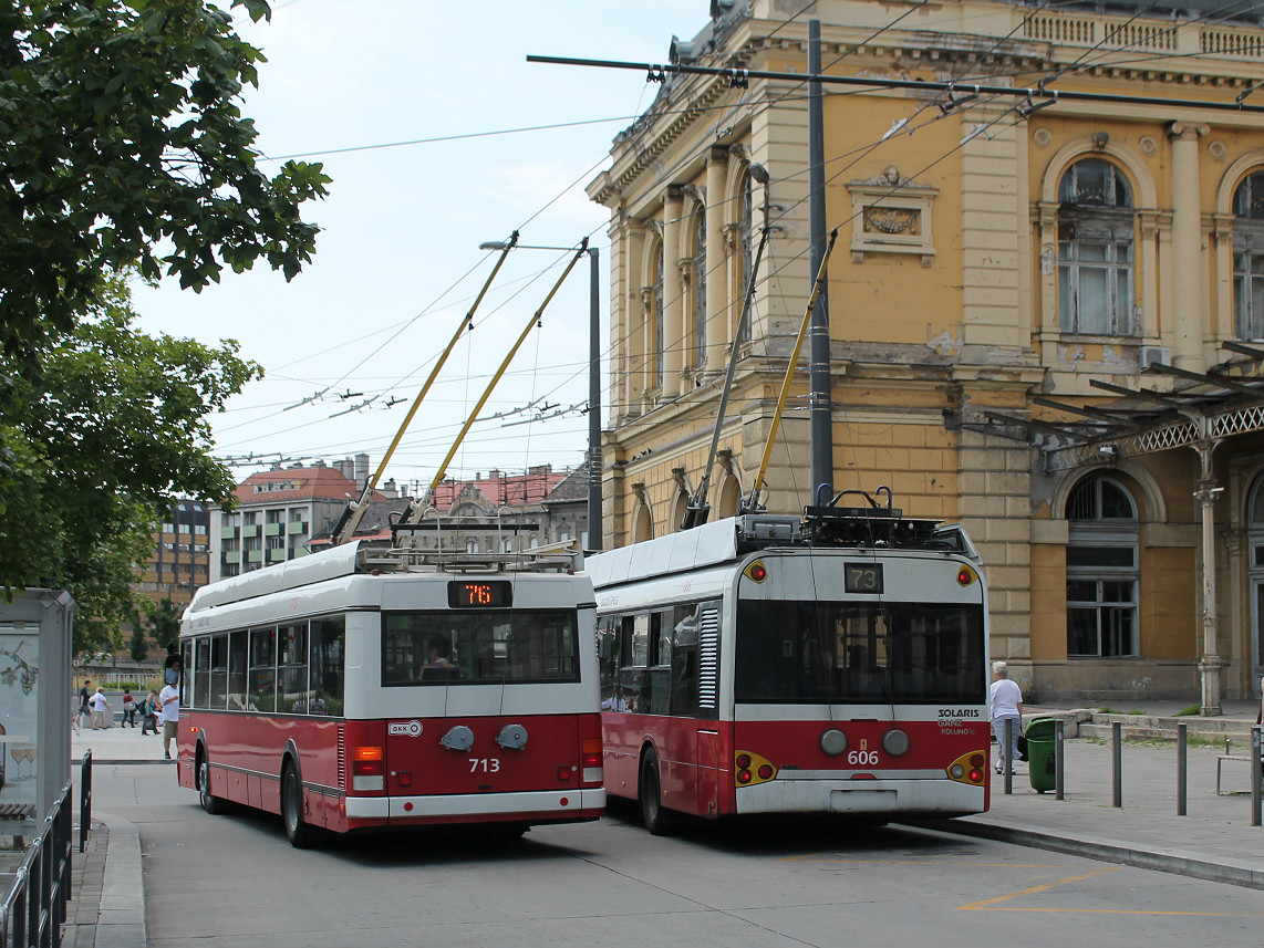 Будапешт, Ikarus 412.81 № 713; Будапешт, Solaris Trollino II 12 Ganz B № 606