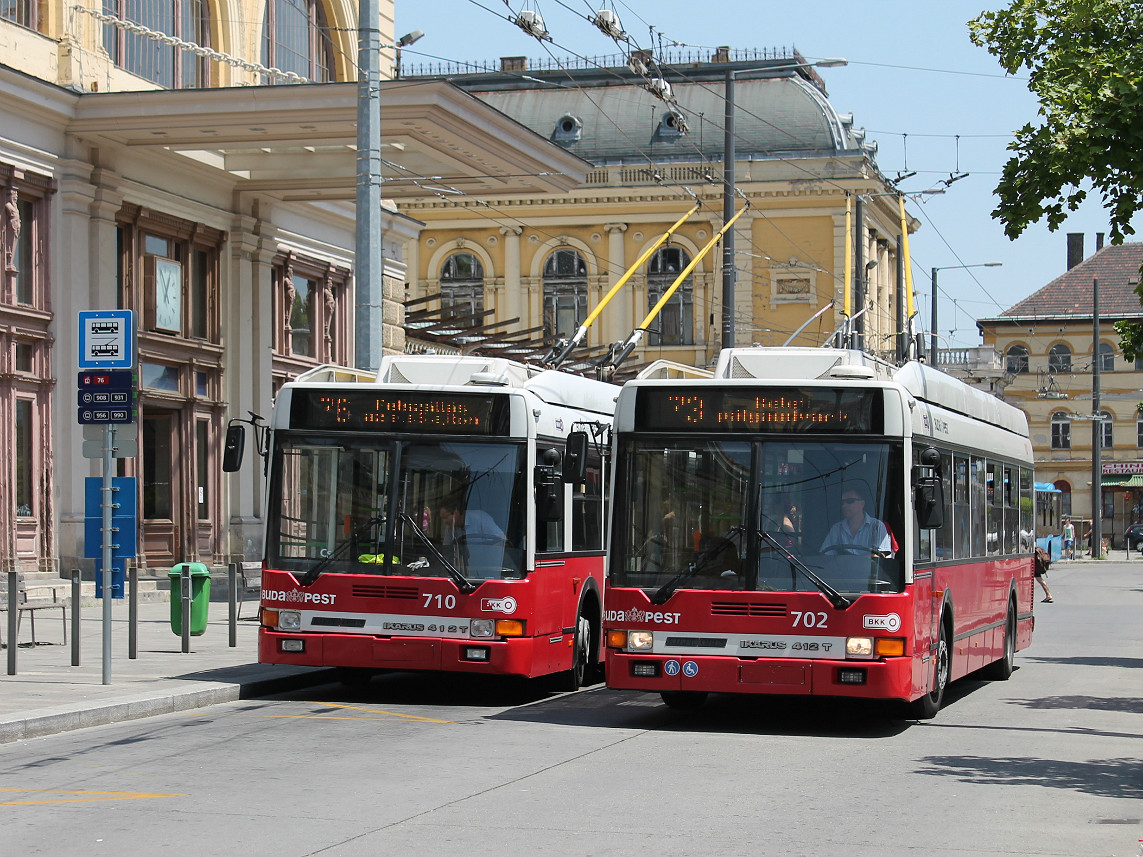 Будапешт, Ikarus 412.81 № 710; Будапешт, Ikarus 412.81 № 702
