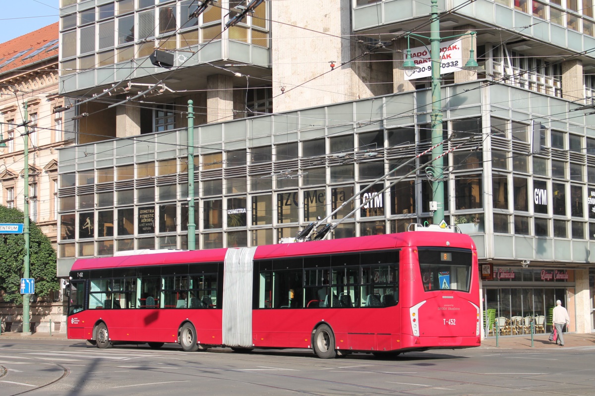 Сегед, Ikarus-Škoda Tr187.2 № T-452