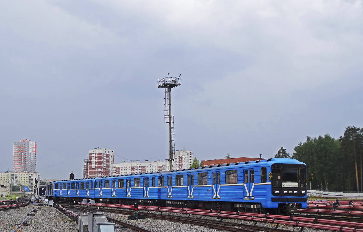 Екатеринбург, 81-717.5 (ЛВЗ/ВМ) № 8907