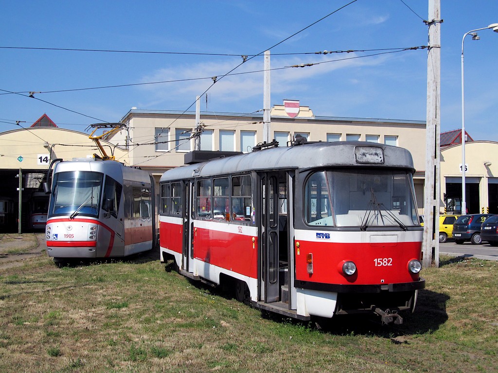 Брно, Tatra T3M № 1582; Брно, Škoda 13T Elektra № 1905