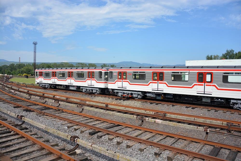 Tbilisi, 81-714M № 7999; Tbilisi, 81-717M № 10081; Tbilisi — Metro