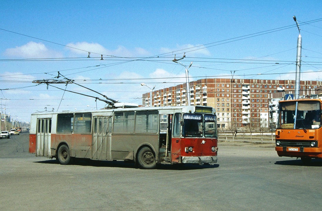 Караганда, ЗиУ-682В-012 [В0А] № 19; Караганда — Визит делегации транспортников 21.04.1998