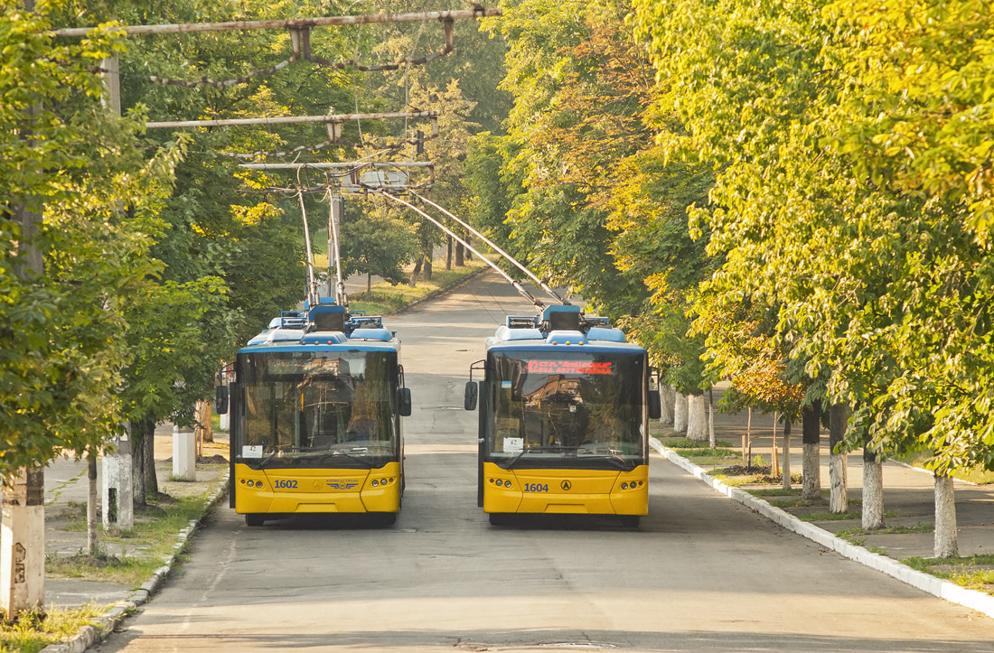 Kijev, LAZ E301D1 — 1602; Kijev, LAZ E301D1 — 1604 Kijev, LAZ E301D1 — 1602; Kijev, LAZ E301D1 — 1604