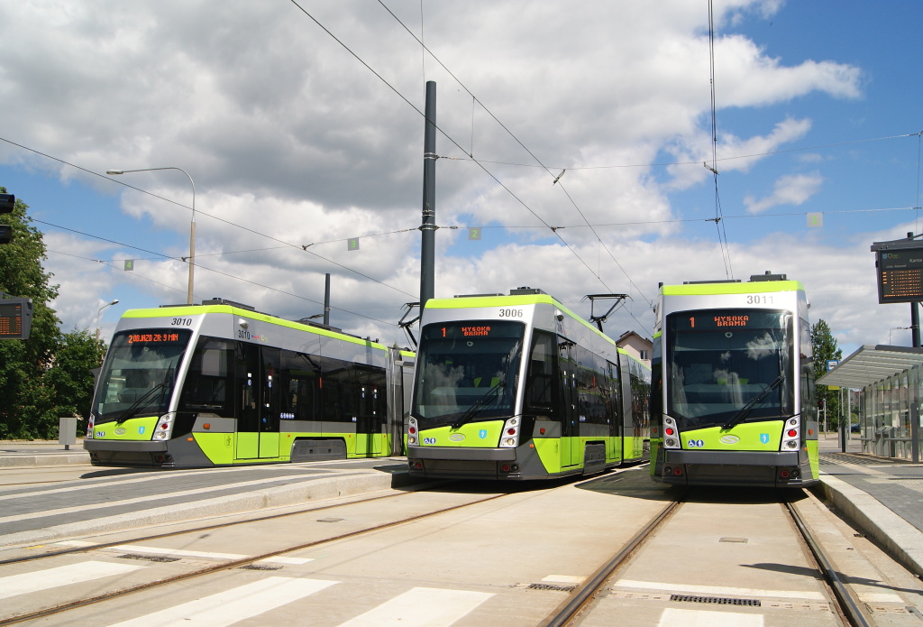 Ольштын, Solaris Tramino S111o № 3010; Ольштын, Solaris Tramino S111o № 3006; Ольштын, Solaris Tramino S111o № 3011