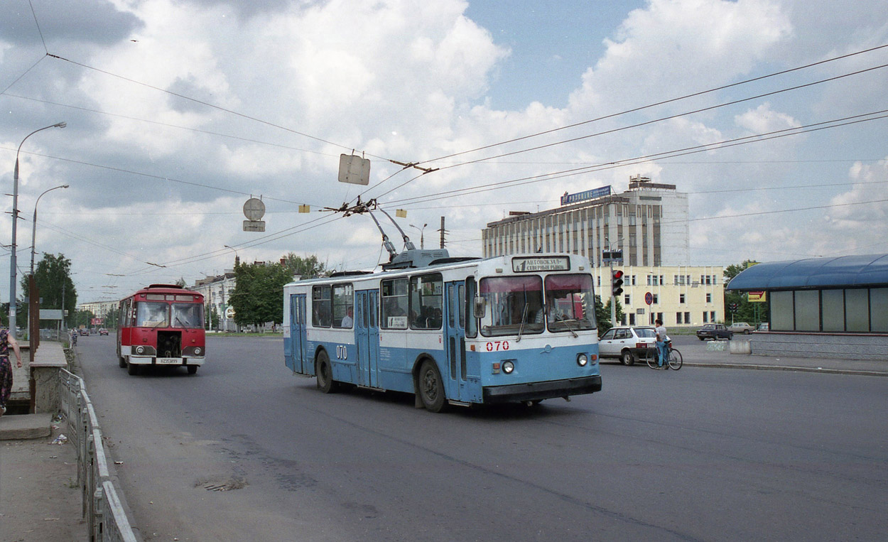 Орёл, ЗиУ-682В [В00] № 070; Орёл — Исторические фотографии [1992-2005]; Орёл — Маршрутоуказатели