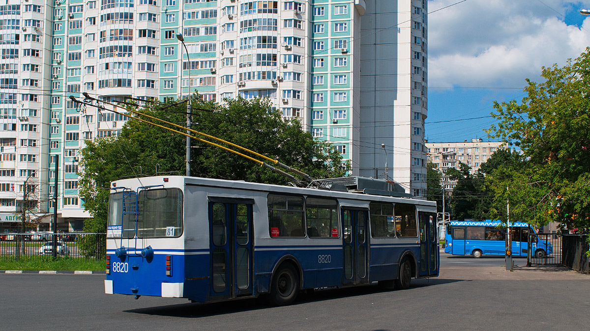 Москва, ЗиУ-682ГМ1 (с широкой передней дверью) № 8820