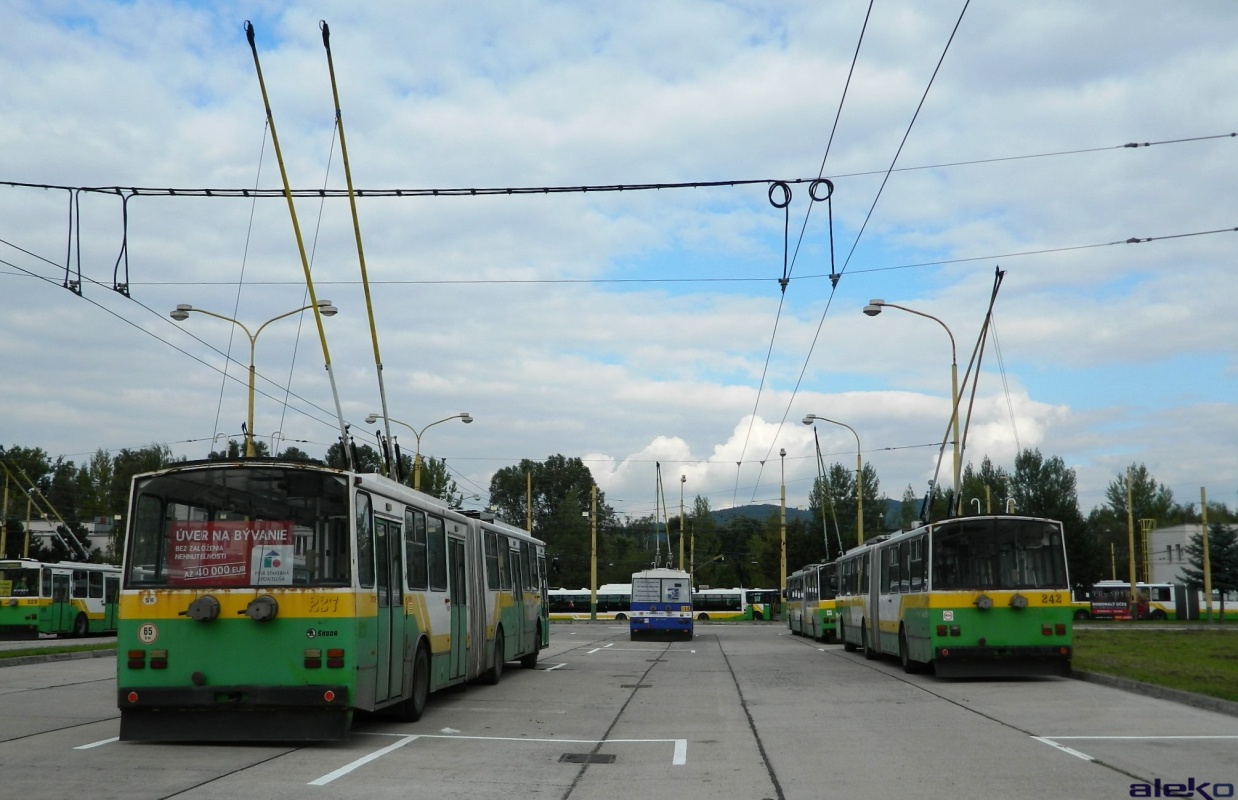 Жилина, Škoda 15Tr13/7M № 237; Жилина, Škoda 15Tr13/7M № 242; Жилина — День открытых дверей в депо (21.09.2013)