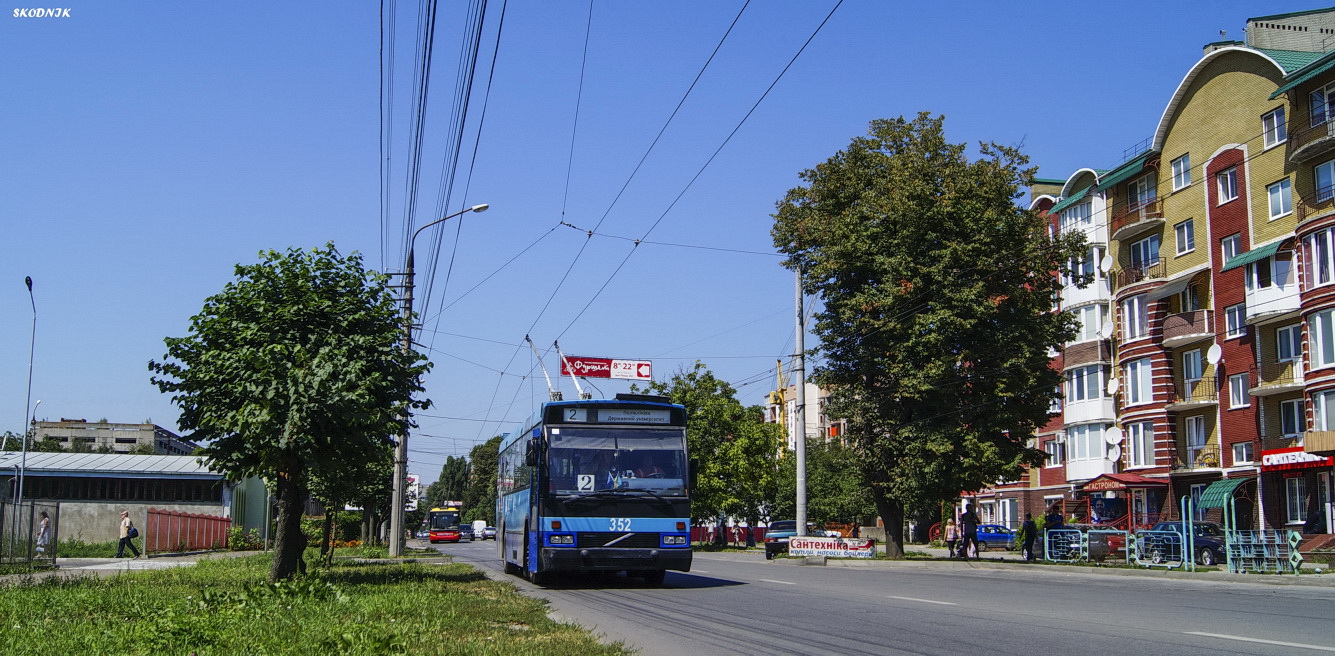 Чернівці, Den Oudsten B88 № 352