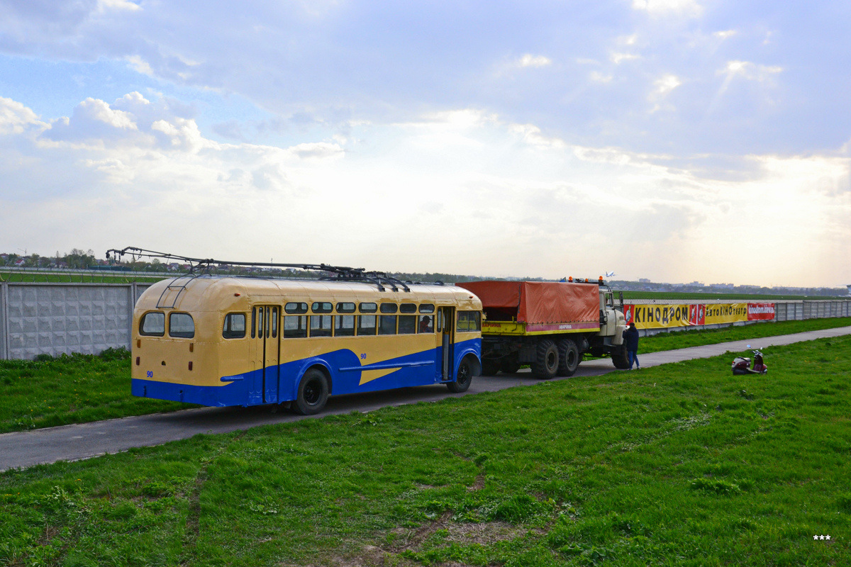 Киев, МТБ-82Д № 90