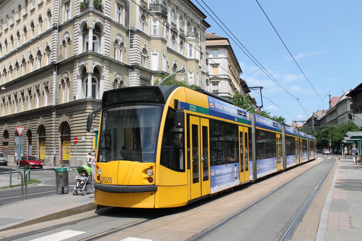 Будапешт, Siemens Combino Supra NF12B № 2025