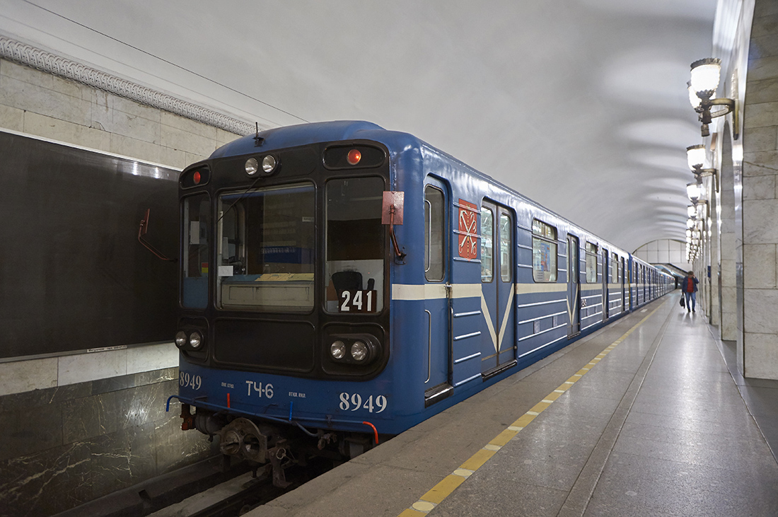 Sanktpēterburga, 81-717.5 (LVZ/VM) № 8949