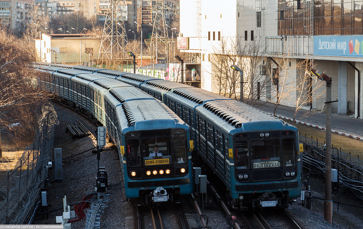 Москва, 81-717 (ЛВЗ) № 8612; Москва, 81-717.5 (ЛВЗ/ВМ) № 10168