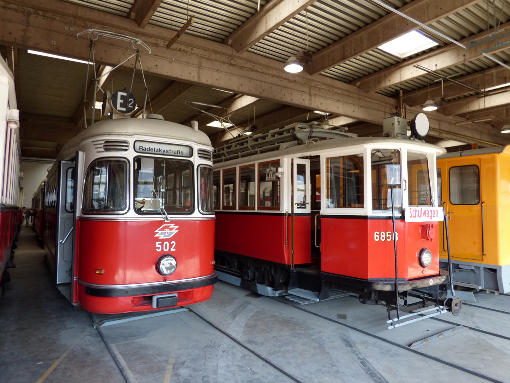 Вена, HW Type GS № 6858; Вена, HW Type L № 502; Вена — День памятников 2016