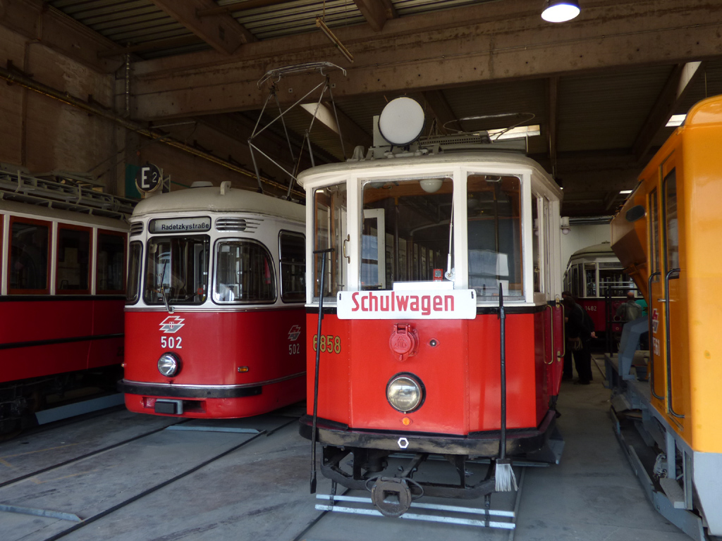 Вена, HW Type GS № 6858; Вена, HW Type L № 502; Вена — День памятников 2016
