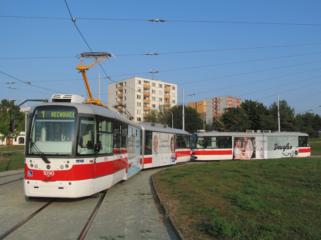Brno, Vario LF2R.E № 1090; Brno, Vario LFR.E № 1530