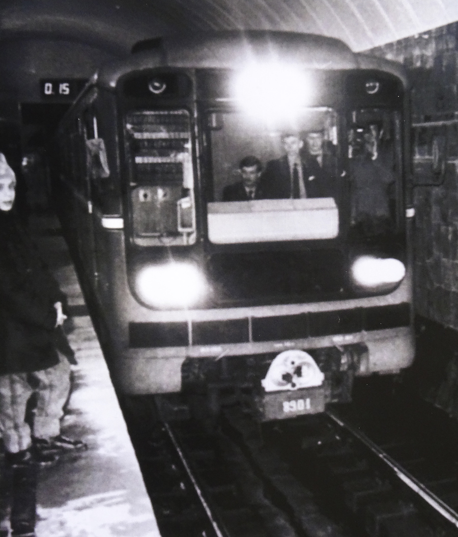 Екатеринбург, 81-717.5 (ЛВЗ/ВМ) № 8901; Екатеринбург — Исторические фотографии Екатеринбург, 81-717.5 (ЛВЗ/ВМ) № 8901; Екатеринбург — Исторические фотографии